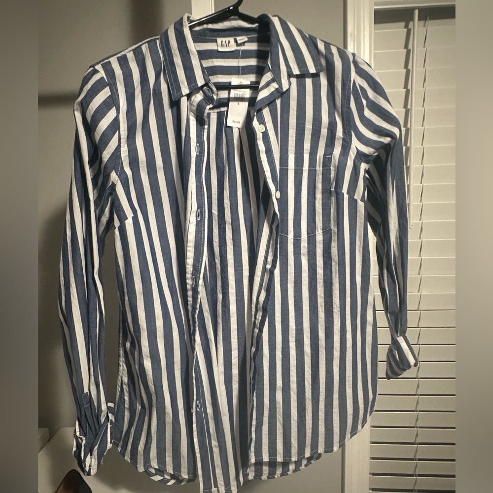 NWT Gap women’s S striped button down shirt